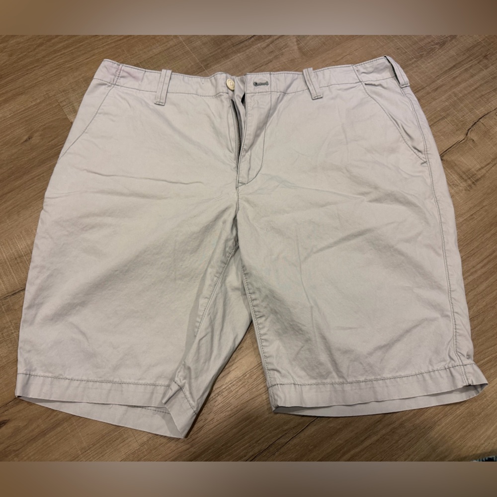 Express Men's Light Gray Flat‎ Front Shorts
